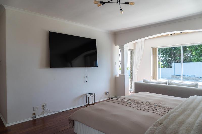 6 Bedroom Property for Sale in Plattekloof Western Cape